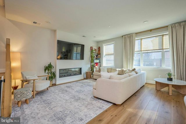 4937 EISENHOWER AVE, Alexandria, VA 22304