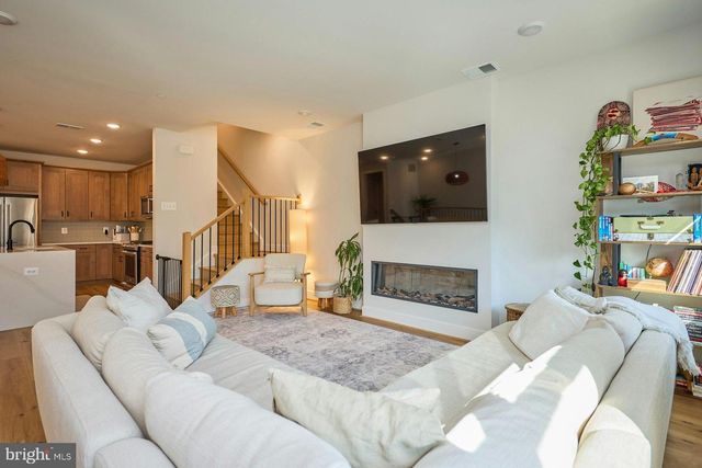 4937 EISENHOWER AVE, Alexandria, VA 22304