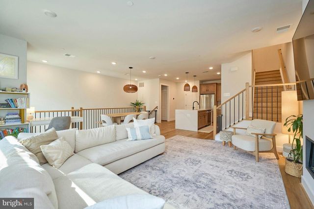 4937 EISENHOWER AVE, Alexandria, VA 22304