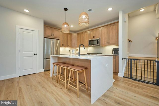 4937 EISENHOWER AVE, Alexandria, VA 22304