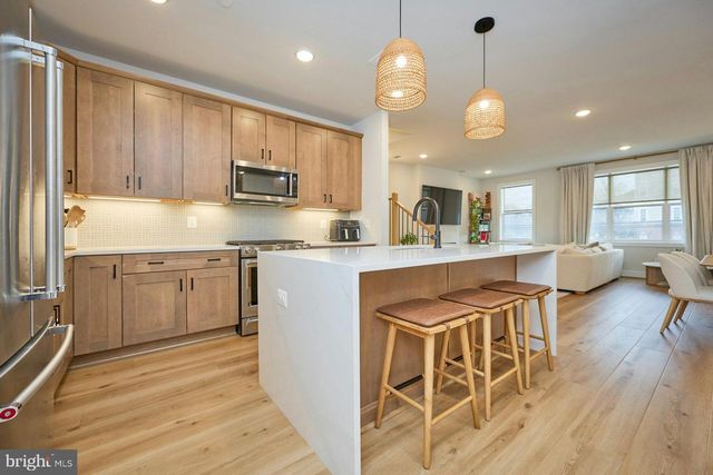 4937 EISENHOWER AVE, Alexandria, VA 22304