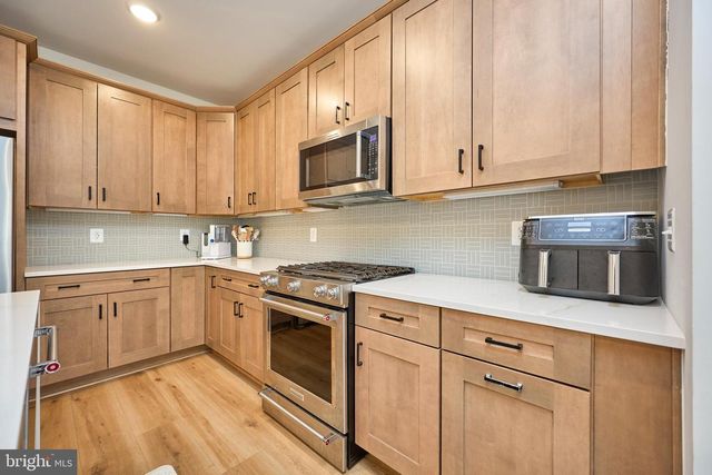 4937 EISENHOWER AVE, Alexandria, VA 22304