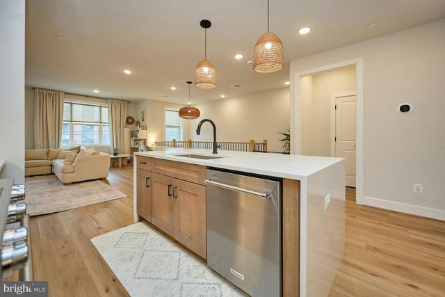 4937 EISENHOWER AVE, Alexandria, VA 22304