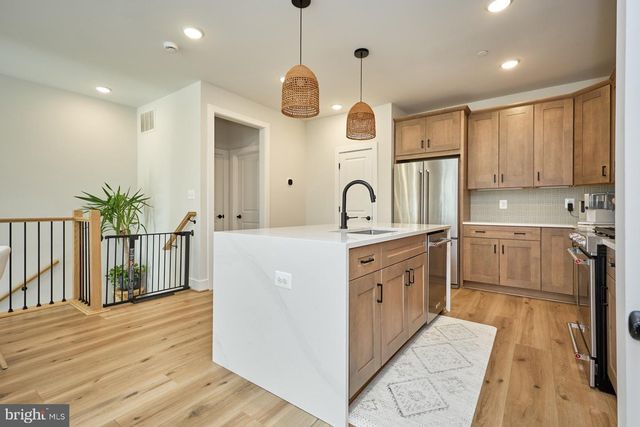 4937 EISENHOWER AVE, Alexandria, VA 22304