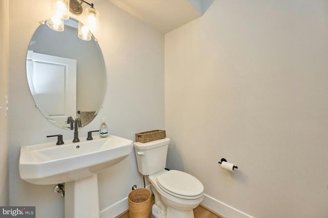 4937 EISENHOWER AVE, Alexandria, VA 22304