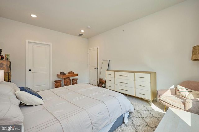 4937 EISENHOWER AVE, Alexandria, VA 22304