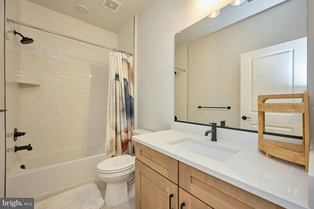 4937 EISENHOWER AVE, Alexandria, VA 22304