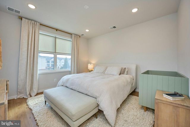 4937 EISENHOWER AVE, Alexandria, VA 22304