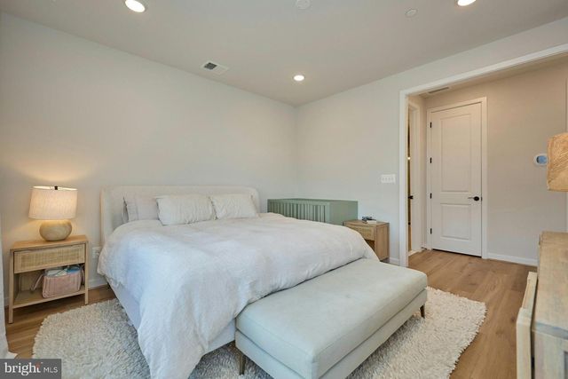 4937 EISENHOWER AVE, Alexandria, VA 22304