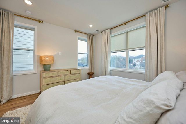 4937 EISENHOWER AVE, Alexandria, VA 22304