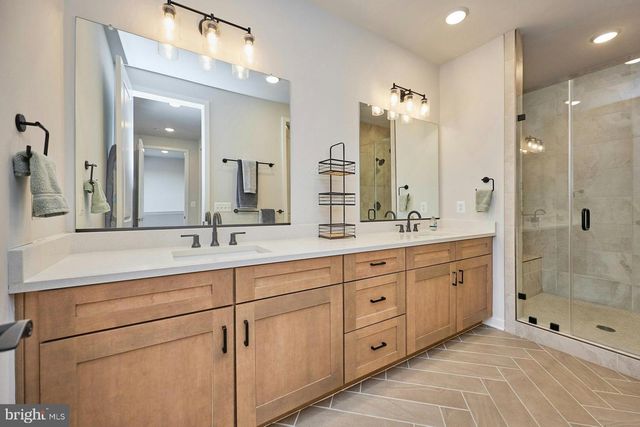 4937 EISENHOWER AVE, Alexandria, VA 22304