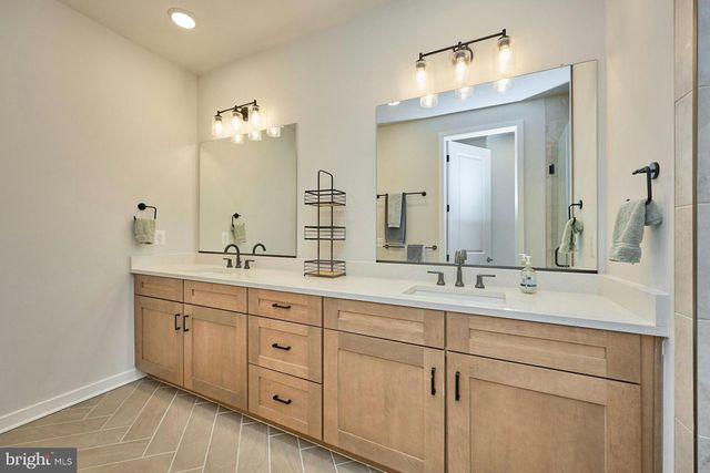 4937 EISENHOWER AVE, Alexandria, VA 22304