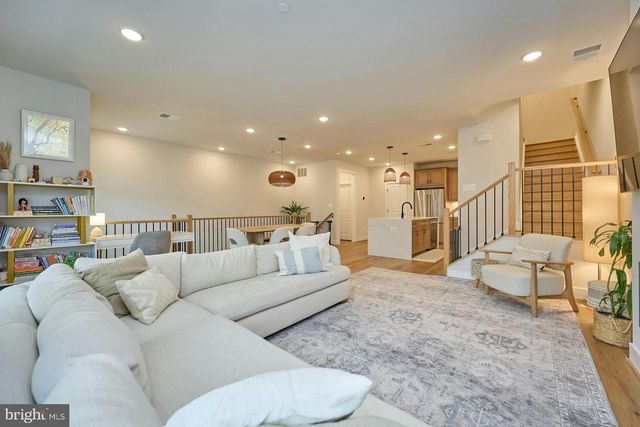 4937 EISENHOWER AVE, Alexandria, VA 22304