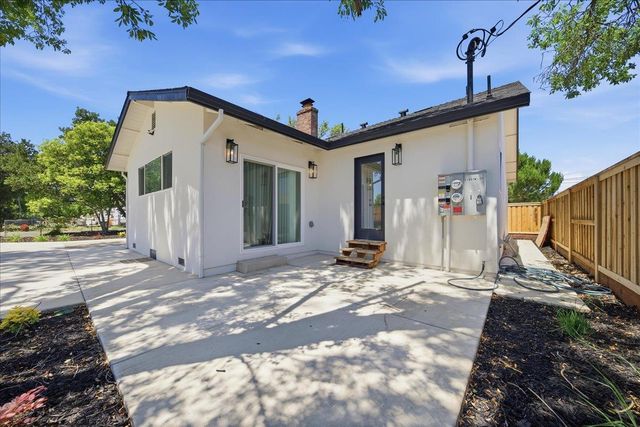 5644 Gibbons Dr, Carmichael, CA 95608