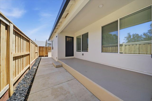 5644 Gibbons Dr, Carmichael, CA 95608