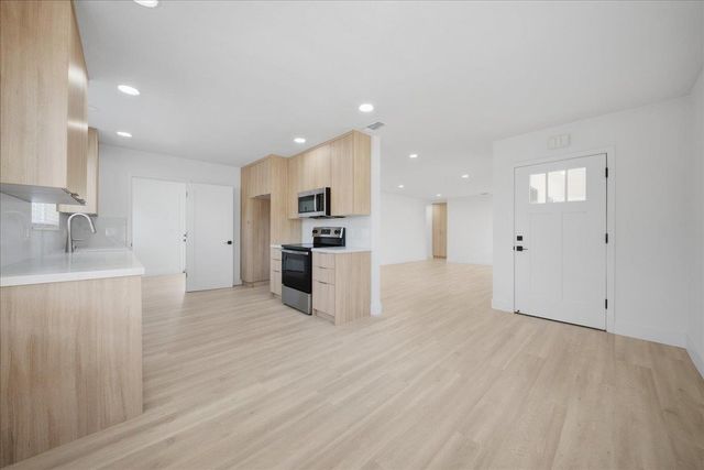 5644 Gibbons Dr, Carmichael, CA 95608