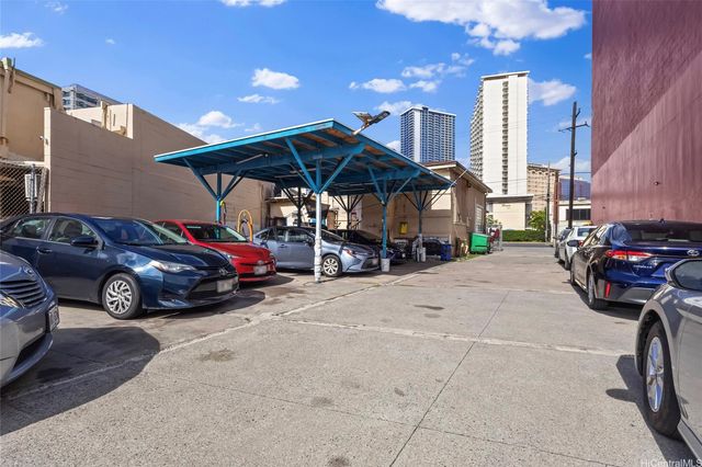 1684 Kalakaua Avenue, Honolulu, HI 96826