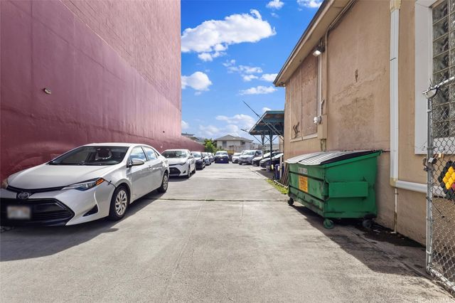 1684 Kalakaua Avenue, Honolulu, HI 96826