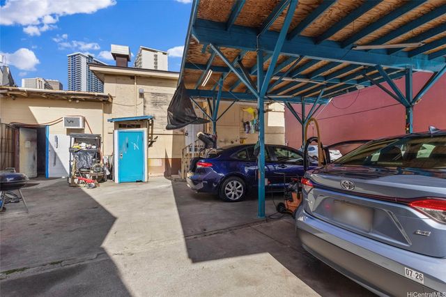 1684 Kalakaua Avenue, Honolulu, HI 96826