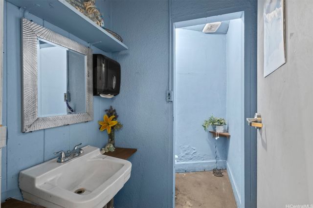 1684 Kalakaua Avenue, Honolulu, HI 96826