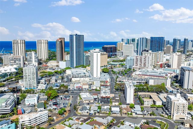 1684 Kalakaua Avenue, Honolulu, HI 96826