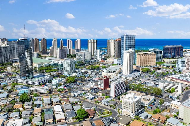 1684 Kalakaua Avenue, Honolulu, HI 96826