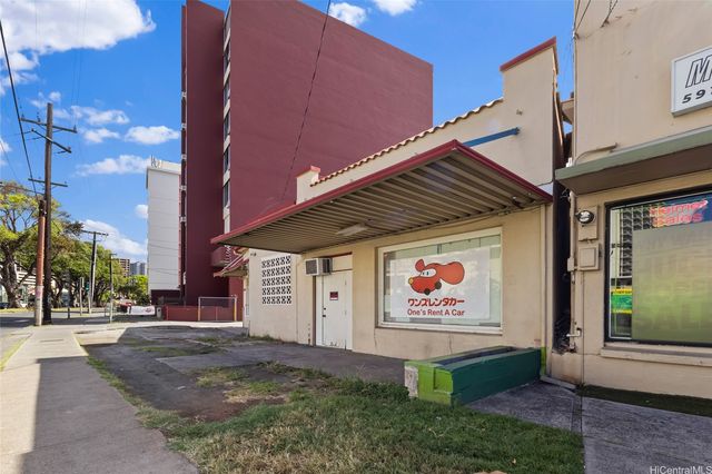 1684 Kalakaua Avenue, Honolulu, HI 96826