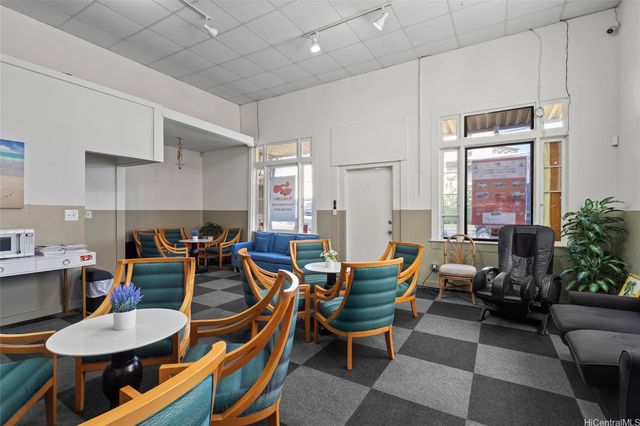 1684 Kalakaua Avenue, Honolulu, HI 96826