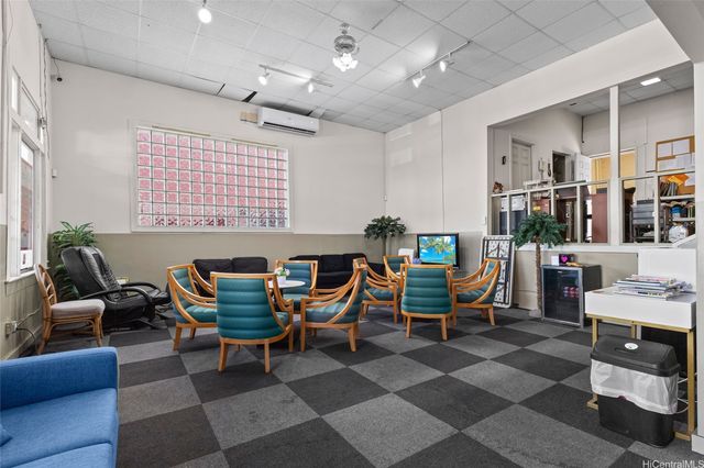 1684 Kalakaua Avenue, Honolulu, HI 96826