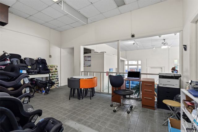 1684 Kalakaua Avenue, Honolulu, HI 96826