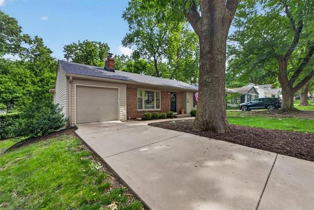 3114 W 72nd Terrace, Prairie Village, KS 66208