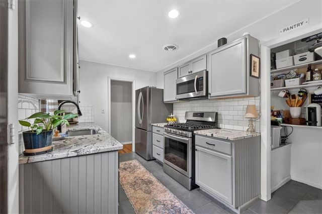 3114 W 72nd Terrace, Prairie Village, KS 66208