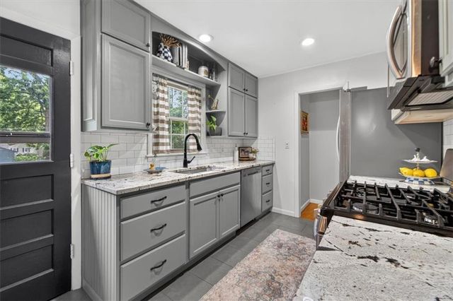3114 W 72nd Terrace, Prairie Village, KS 66208
