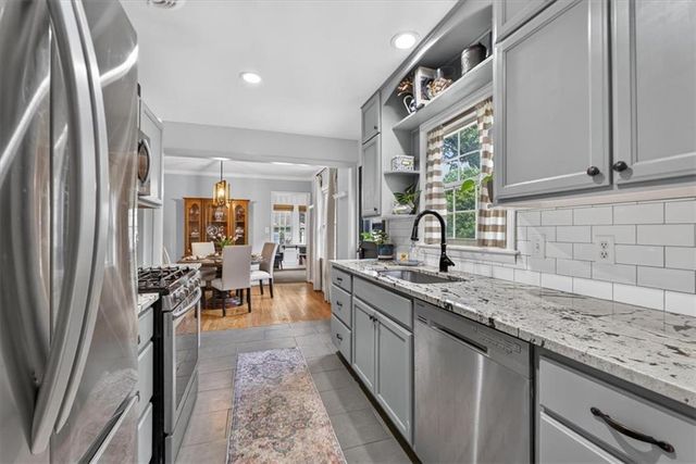 3114 W 72nd Terrace, Prairie Village, KS 66208