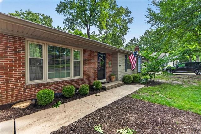 3114 W 72nd Terrace, Prairie Village, KS 66208