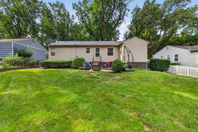 3114 W 72nd Terrace, Prairie Village, KS 66208