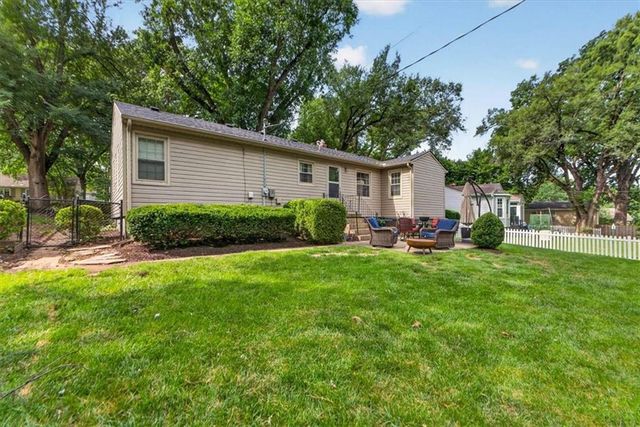 3114 W 72nd Terrace, Prairie Village, KS 66208