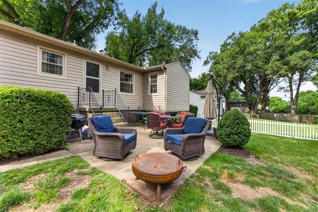 3114 W 72nd Terrace, Prairie Village, KS 66208