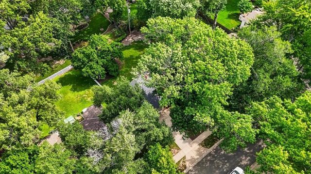 3114 W 72nd Terrace, Prairie Village, KS 66208