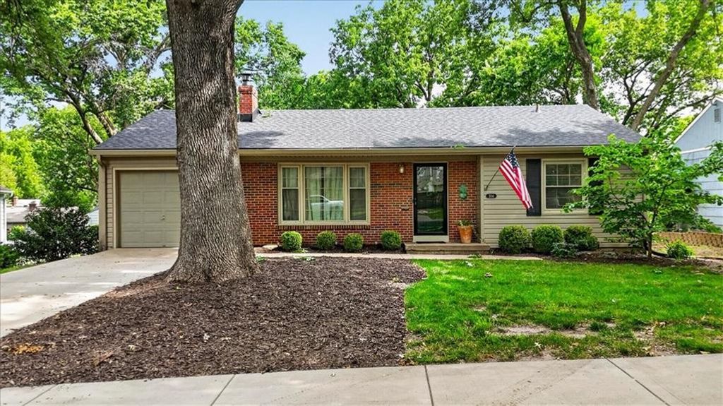 3114 W 72nd Terrace, Prairie Village, KS 66208