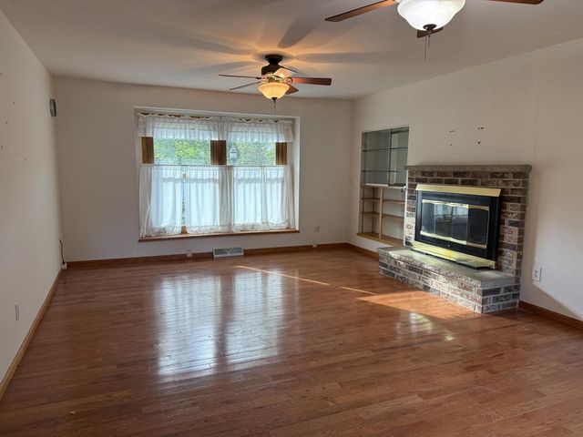 W231S6190 Charles DRIVE, Waukesha, WI 53189