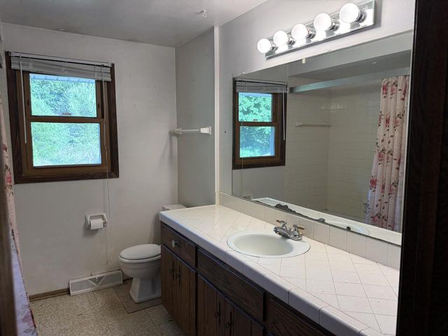 W231S6190 Charles DRIVE, Waukesha, WI 53189