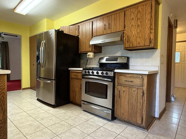W231S6190 Charles DRIVE, Waukesha, WI 53189