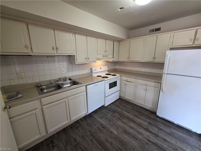 601 Lake Edward DR, Virginia Beach, VA 23462