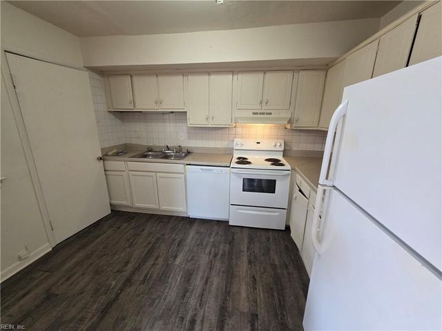 601 Lake Edward DR, Virginia Beach, VA 23462