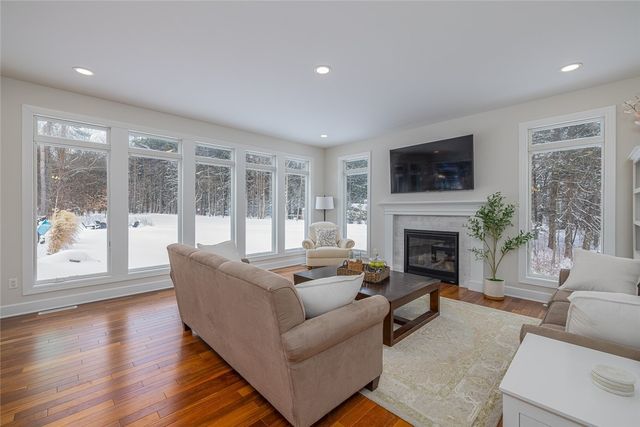 497 Pellett Rd, Webster, NY 14580