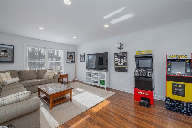 497 Pellett Rd, Webster, NY 14580