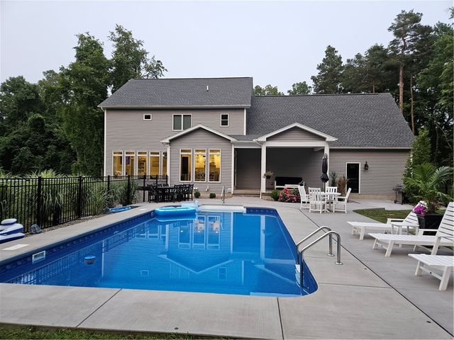 497 Pellett Rd, Webster, NY 14580