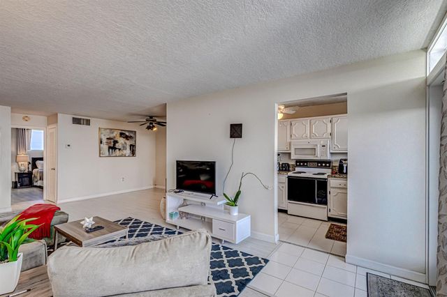 108 Paradise Harbour Boulevard 512, North Palm Beach, FL 33408