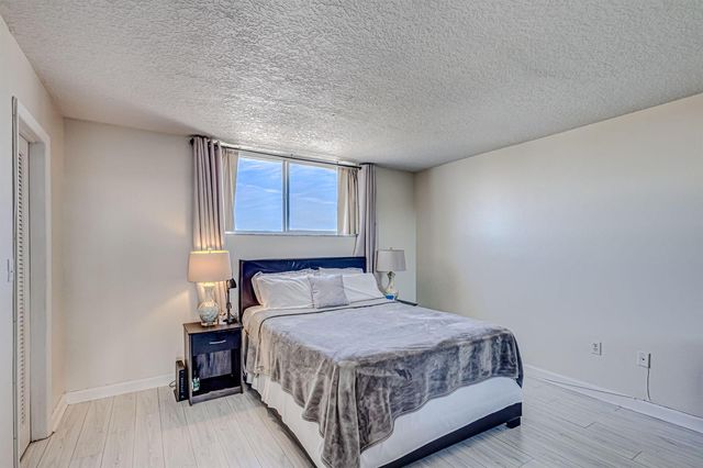 108 Paradise Harbour Boulevard 512, North Palm Beach, FL 33408